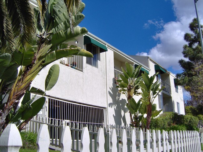 University Gardens in San Diego, CA - Building Photo - Building Photo
