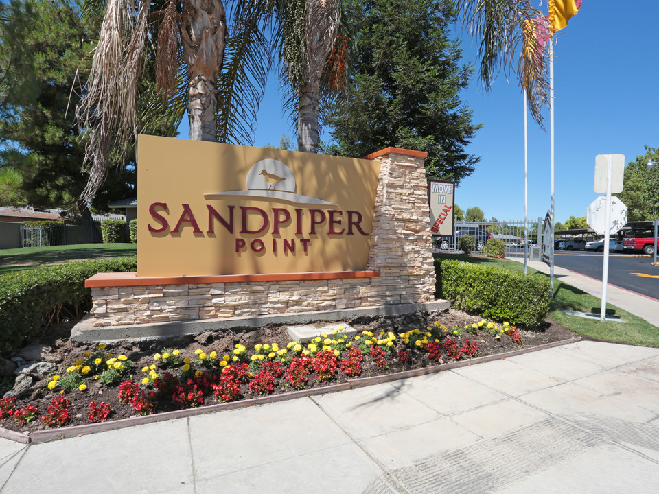 Sandpiper Point Apartments in Fresno, CA - Building Photo