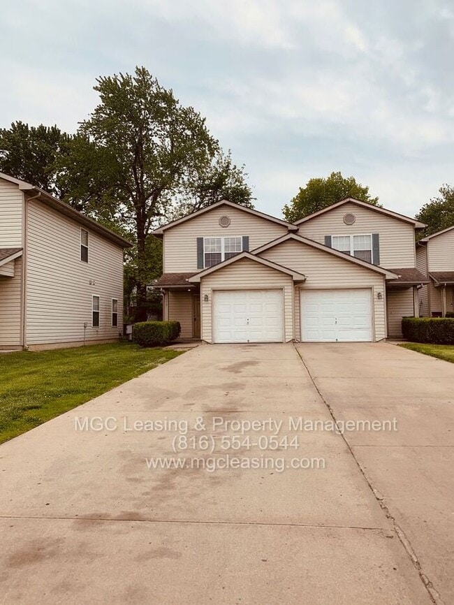 property at 709 SE Summit Ave