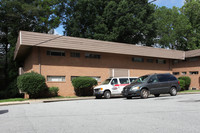 Esquire Apartments in Atlanta, GA - Foto de edificio - Building Photo