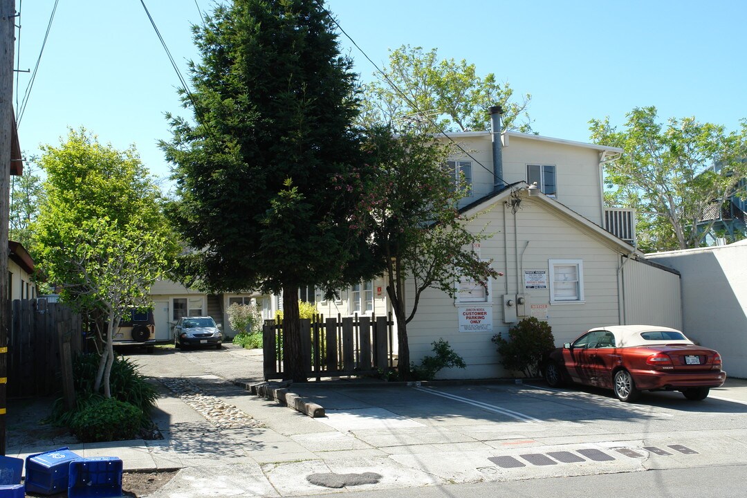 2108 Stuart St in Berkeley, CA - Building Photo