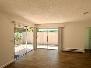 500 W Middlefield Rd in Mountain View, CA - Building Photo - Building Photo