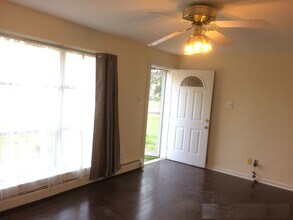 382 Kingwood Rd in King of Prussia, PA - Building Photo - Building Photo