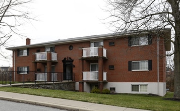 Four Seasons Apartments in Erlanger, KY - Foto de edificio - Building Photo