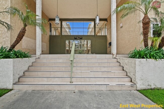 408 Civic Center Dr E in Santa Ana, CA - Building Photo - Building Photo