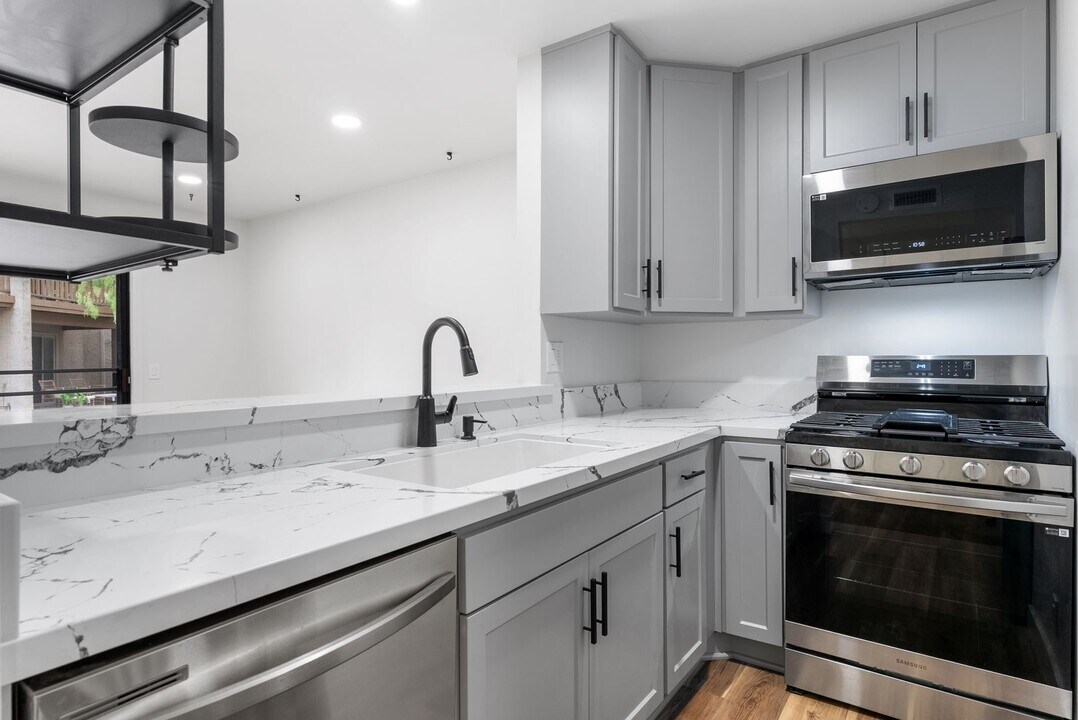 88 Lemon Grove in Irvine, CA - Building Photo