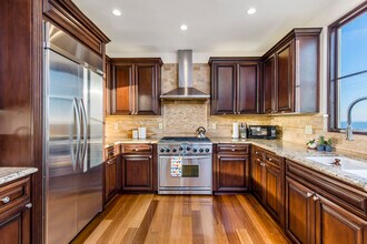 320 33rd Pl in Manhattan Beach, CA - Building Photo - Building Photo