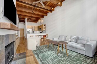 525 W Superior St in Chicago, IL - Foto de edificio - Building Photo