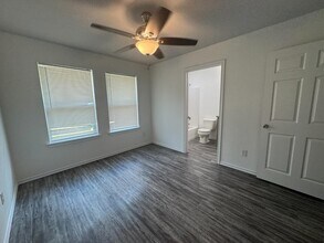 800 Sycamore St in Commerce, TX - Foto de edificio - Building Photo