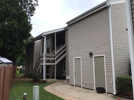 176 April Point Dr N in Montgomery, TX - Building Photo