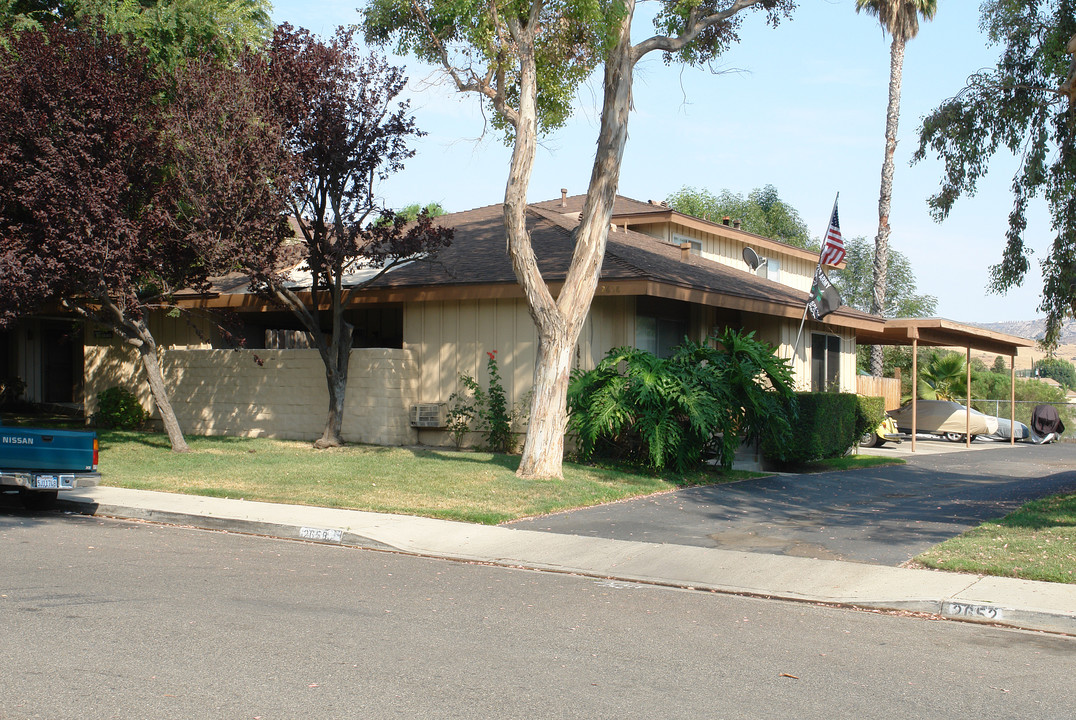 2658 Phipps Ave in Simi Valley, CA - Foto de edificio