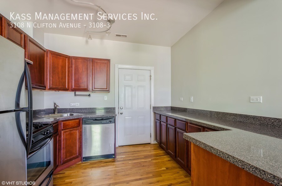 3108 N Clifton Ave in Chicago, IL - Building Photo