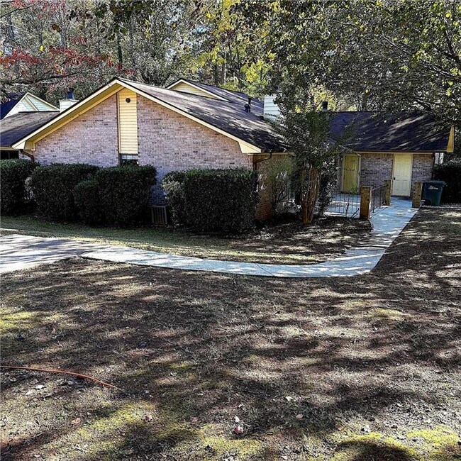 1233 Shannon Way SW in Marietta, GA - Building Photo - Building Photo