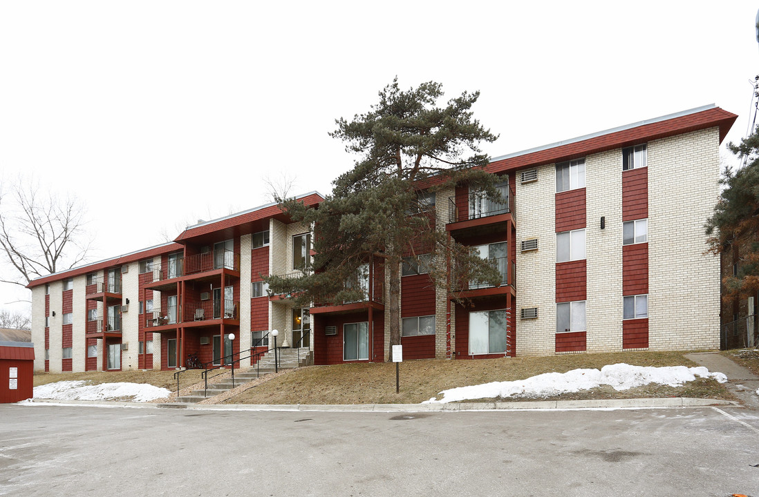 Eastview Manor in St. Paul, MN - Building Photo