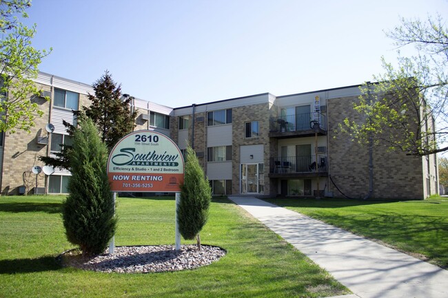 South View Apartments in Fargo, ND - Building Photo - Building Photo