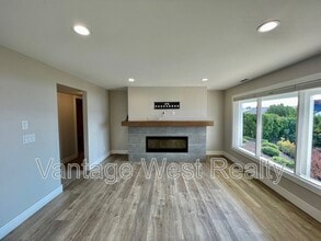 1143 Sunnyview Rd in West Kelowna, BC - Building Photo - Building Photo