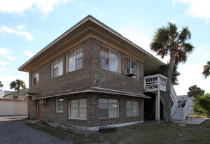 230 South St in Neptune Beach, FL - Building Photo