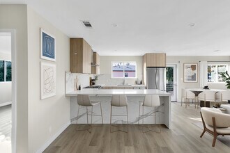 1427 N Vista St in Los Angeles, CA - Building Photo - Building Photo
