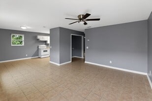 1000 Transmitter Rd, Unit C3 in Panama City, FL - Building Photo