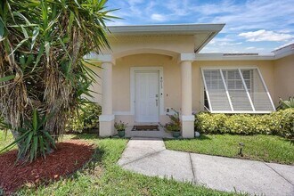 4013 NE 10th Pl in Cape Coral, FL - Foto de edificio - Building Photo