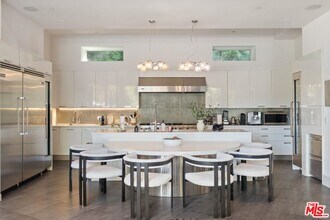 2666 Hutton Dr in Beverly Hills, CA - Building Photo - Building Photo