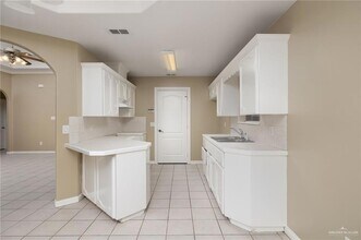 904 W Douglas Dr in Pharr, TX - Building Photo - Building Photo