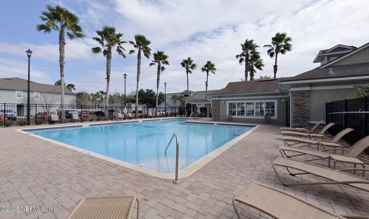 7051 Deer Lodge Cir in Jacksonville, FL - Building Photo