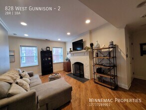 828 W Gunnison St-Unit -2 in Chicago, IL - Building Photo - Building Photo