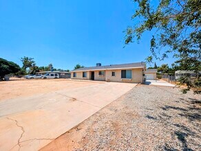 10784 Lincoln Ave in Hesperia, CA - Building Photo - Building Photo