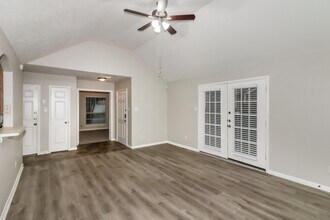 6807 Highwind Bend Ln in Katy, TX - Foto de edificio - Building Photo