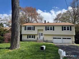 39 Robinwood Rd in Trumbull, CT - Building Photo
