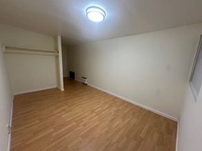 1xxx Jarvis Ave, Unit 800 in Oxon Hill, MD - Foto de edificio - Building Photo