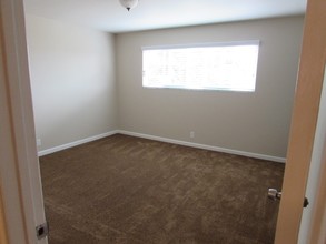 6136 Woodlawn Ave in Maywood, CA - Building Photo - Interior Photo