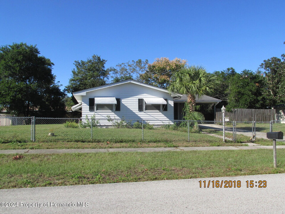 4439 Crescent in Spring Hill, FL - Building Photo