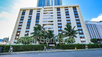 910 Ahana St in Honolulu, HI - Building Photo