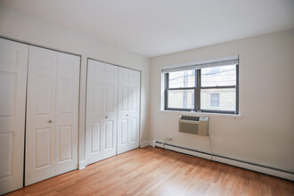 561 W Cornelia Ave, Unit #482 in Chicago, IL - Building Photo - Building Photo