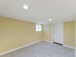 1833 Triumph St in Vancouver, BC - Building Photo - Building Photo