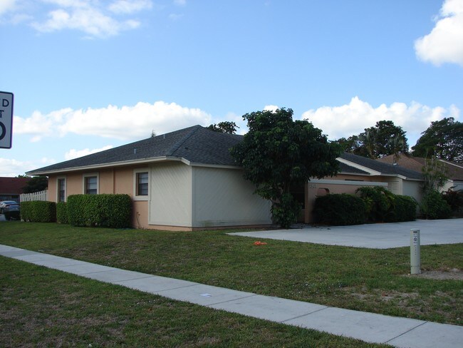 1301-1307 The 12th Fairway in Wellington, FL - Building Photo - Building Photo