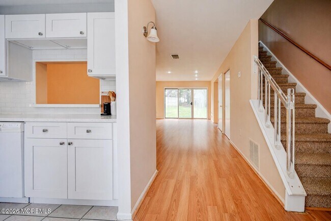 28 Morgan Pl in East Brunswick, NJ - Building Photo - Building Photo