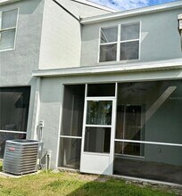 6512 Osprey Lake Cir in Riverview, FL - Building Photo - Building Photo