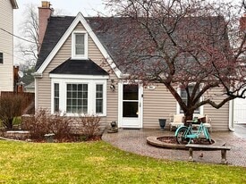 1N261 Stacy Ct in Glen Ellyn, IL - Building Photo