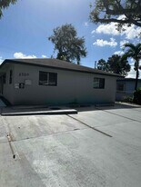 2720 NW 13th St in Fort Lauderdale, FL - Building Photo