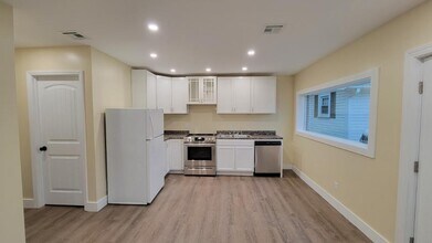 228 Stoney Mountain Rd, Unit D in Hendersonville, NC - Building Photo - Building Photo