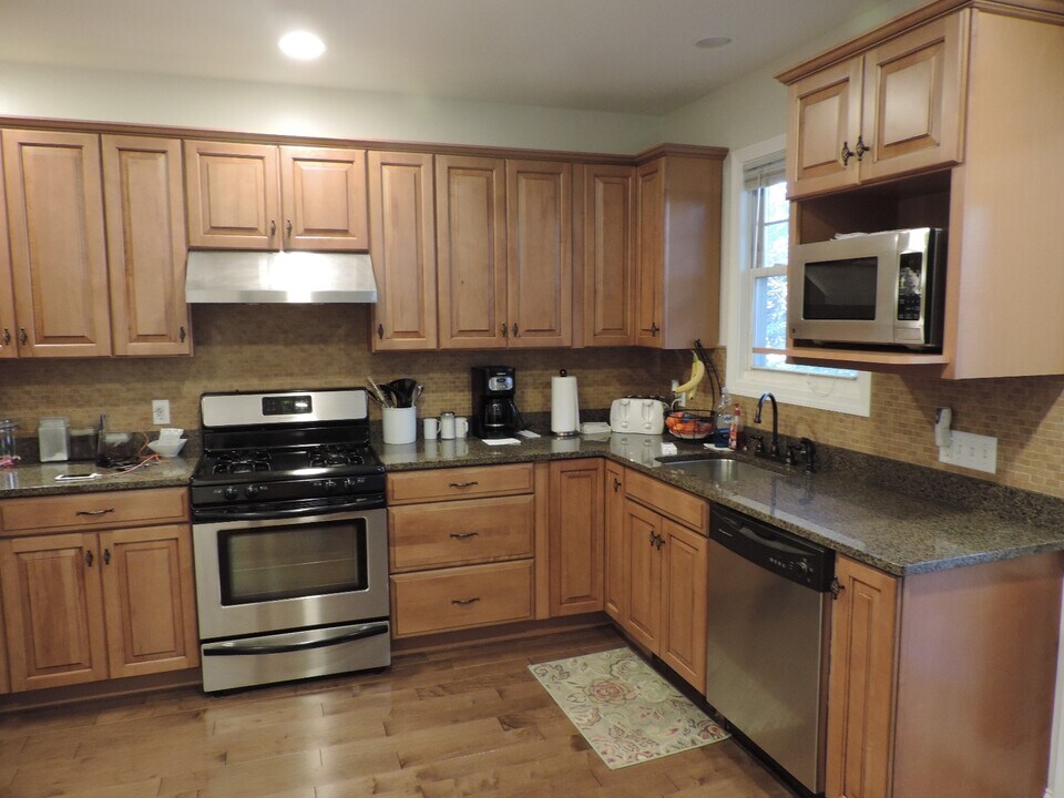 32 Ward St in Boston, MA - Building Photo
