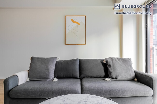 211 W Scott St, Unit FL3-ID1416 in Chicago, IL - Building Photo - Building Photo