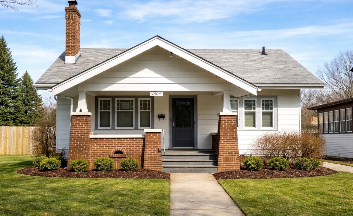 1604 Benton St in Rockford, IL - Building Photo