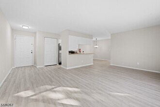 44 Bolton Ct in Franklin Township, NJ - Building Photo - Building Photo