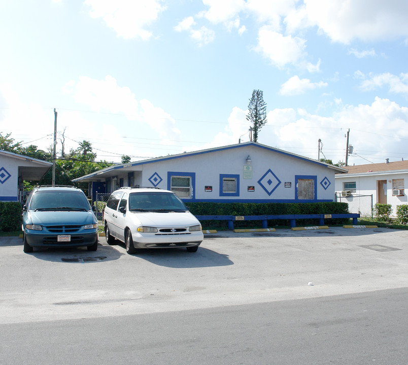 3020-3028 NW 2nd St in Pompano Beach, FL - Building Photo