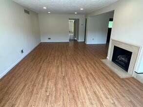 2136 Rhine in West Bloomfield, MI - Building Photo - Building Photo
