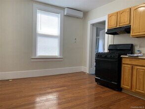 180-17 Jamaica Ave-Unit -1st Fl in Queens, NY - Building Photo - Building Photo